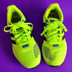 Women Running Shoes Adidas 7.5 💚